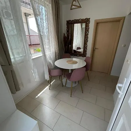 Apartment Spacious In Maria Makarska